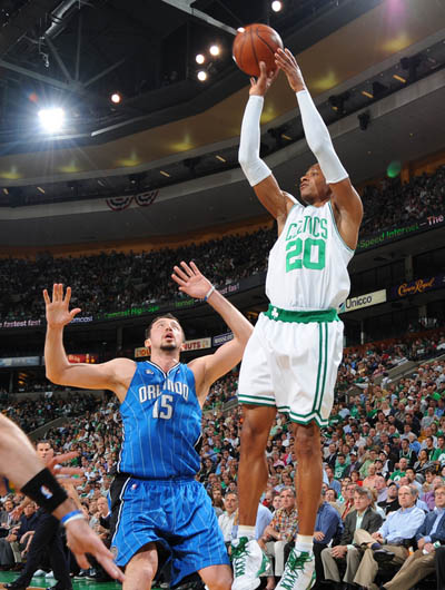 斯和薩博尼 斯和薩博尼