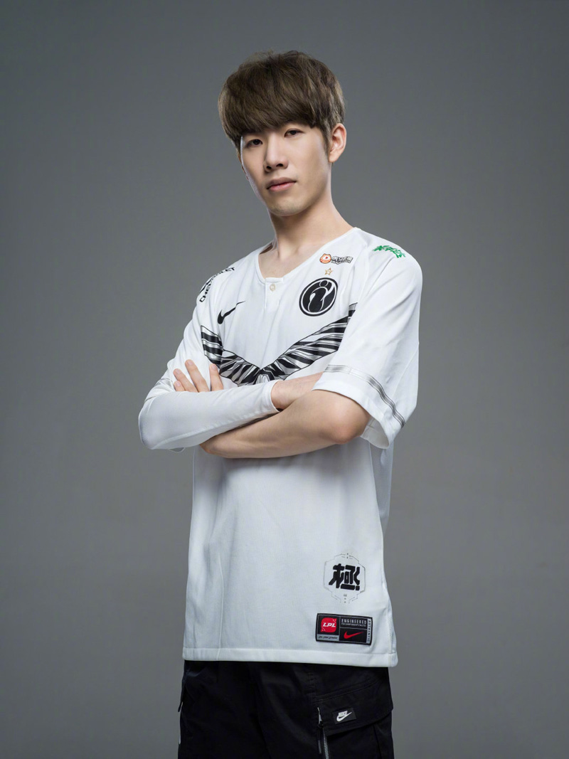 球员需要返 球员需要返